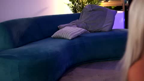 Snapshot of lisetteluxe chatting on July 2026 07:18:02 PM LisetteLuxe online show from July 2026 07:18:02 PM