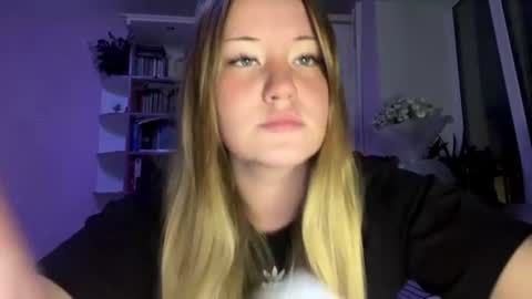 Snapshot of lisi_kiss_ chatting on July 2026 07:18:02 PM Aurora online show from July 2026 07:18:02 PM