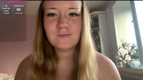 Snapshot of lisi_kiss_ chatting on July 2026 04:24:01 PM Aurora online show from July 2026 04:24:01 PM