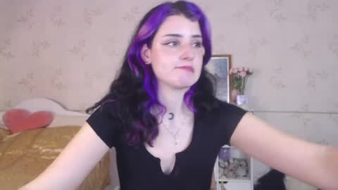Snapshot of lissalucy chatting on May 2026 01:18:02 PM Alice Dont forget to thumbs up its very important online show from May 2026 01:18:02 PM