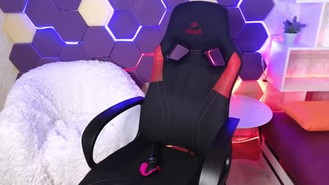 Lena online show from January 2025 04:28:01 AM