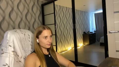 Snapshot of litle_girl05 chatting on July 2026 04:01:02 PM LUNA online show from July 2026 04:01:02 PM