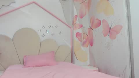 little__doll18 online show from December 2025 10:01:01 AM