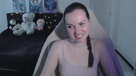Snapshot of little__flowers chatting on May 2026 09:06:01 AM little__flowers online show from May 2026 09:06:01 AM