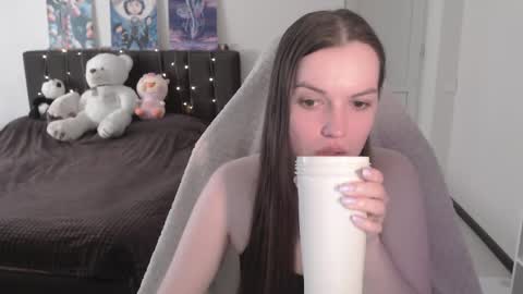 Snapshot of little__flowers chatting on May 2026 08:20:01 AM little__flowers online show from May 2026 08:20:01 AM