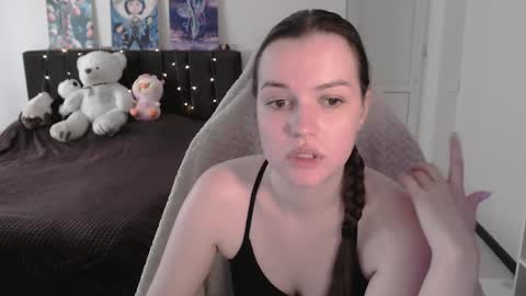 Snapshot of little__flowers chatting on May 2026 08:09:02 AM little__flowers online show from May 2026 08:09:02 AM