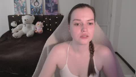 Snapshot of little__flowers chatting on May 2026 08:11:02 AM little__flowers online show from May 2026 08:11:02 AM