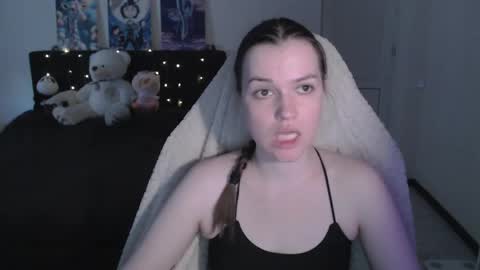 Snapshot of little__flowers chatting on June 2026 09:22:01 AM little__flowers online show from June 2026 09:22:01 AM