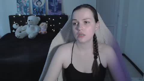 Snapshot of little__flowers chatting on June 2026 09:03:01 AM little__flowers online show from June 2026 09:03:01 AM