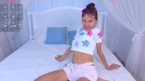 Snapshot of little__lunaa chatting on August 2026 10:47:02 AM online show from August 2026 10:47:02 AM
