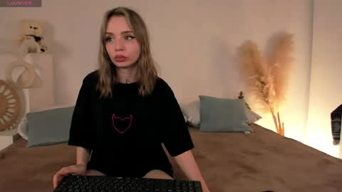 little_clare_ online show from May 2026 12:33:01 PM