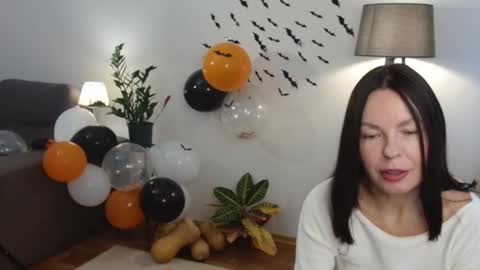 Nicole online show from October 2025 02:34:01 PM