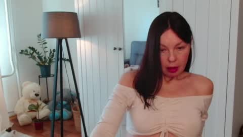 Nicole online show from May 2026 09:39:02 AM
