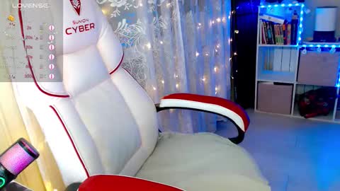 little_raiden online show from November 2025 02:21:01 AM