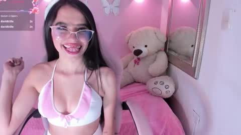 Ari online show from September 2025 07:08:02 PM