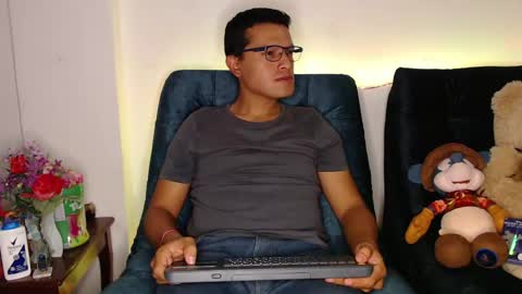 Snapshot of littledicklatin chatting on May 2026 03:35:02 AM Manu online show from May 2026 03:35:02 AM