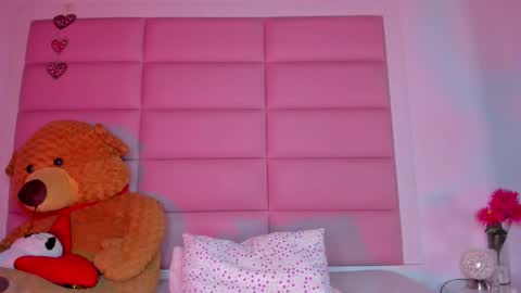 littlee_emma_ online show from February 2025 06:26:02 AM