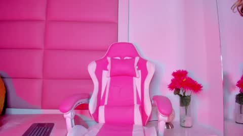 littlee_emma_ online show from February 2025 06:37:01 AM