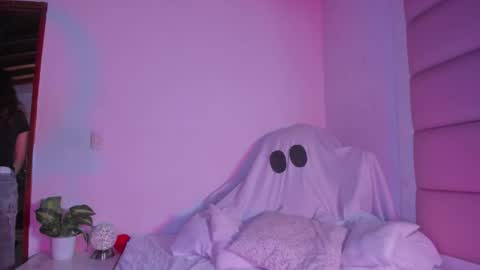 littlee_emma_ online show from October 2025 04:21:01 AM