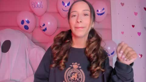 littlee_emma_ online show from October 2025 12:21:02 AM