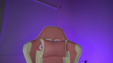 littlee_emma_ online show from February 2026 03:22:02 AM