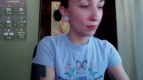 Snapshot of littlehanna1 chatting on November 2025 06:20:01 PM babywillsmile online show from November 2025 06:20:01 PM