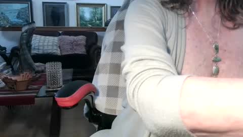 Miss D   Shows Mon Wed  Fri online show from October 2025 04:29:02 PM