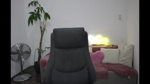 littlestellaspark online show from September 2025 12:42:02 PM