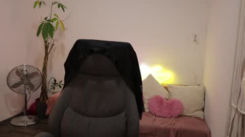 littlestellaspark online show from November 2025 06:19:02 PM