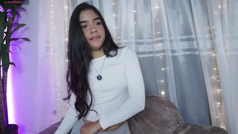 littletammy_ online show from September 2025 12:32:01 PM