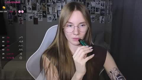 Snapshot of littlevildevil chatting on April 2026 10:08:02 AM Eliana online show from April 2026 10:08:02 AM