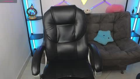 littlevixen18 online show from December 2024 08:12:02 PM