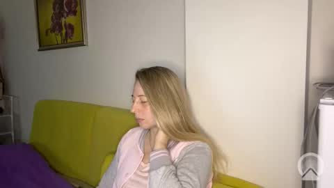Livandria online show from May 2026 08:27:01 PM