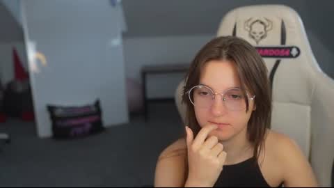 Snapshot of livehub054 chatting on July 2026 10:11:01 AM Sheryl online show from July 2026 10:11:01 AM
