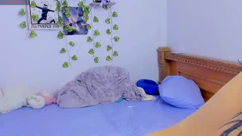 Snapshot of livemakio chatting on May 2026 05:46:01 AM Liz online show from May 2026 05:46:01 AM