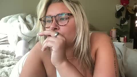 Snapshot of livvymack chatting on September 2025 06:51:02 PM Livvy online show from September 2025 06:51:02 PM