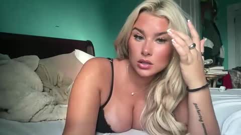 Snapshot of livvymack chatting on November 2025 02:06:01 PM Livvy online show from November 2025 02:06:01 PM