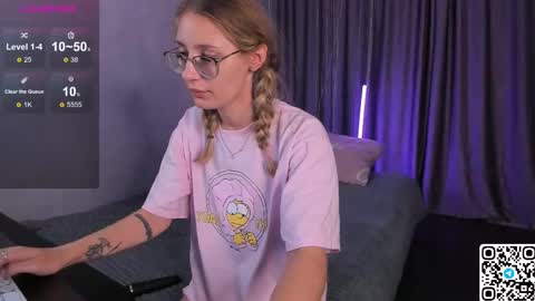 Snapshot of livyybosom chatting on September 2025 05:01:02 PM My name is Livy Nice to meet you Thumbs up please its important online show from September 2025 05:01:02 PM