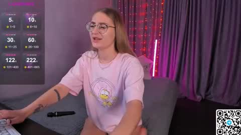 Snapshot of livyybosom chatting on September 2025 05:27:02 PM My name is Livy Nice to meet you Thumbs up please its important online show from September 2025 05:27:02 PM