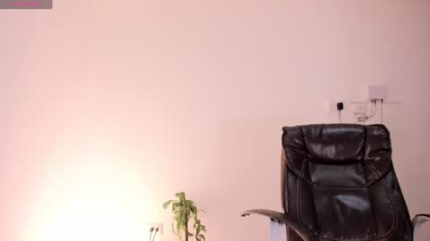 Snapshot of lixie_ chatting on February 2025 02:04:02 AM Vanessa online show from February 2025 02:04:02 AM