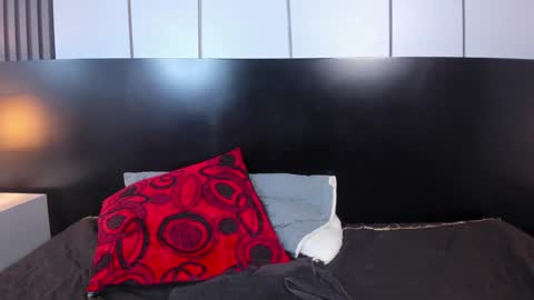 Liz  online show from February 2025 07:00:01 PM