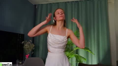 Snapshot of lizbethcoll chatting on December 2024 04:27:02 PM Sunnheart online show from December 2024 04:27:02 PM