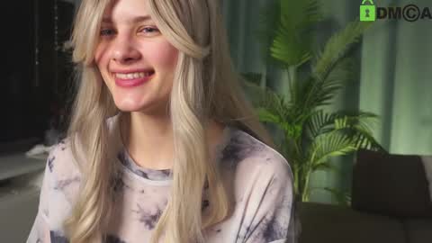 Snapshot of lizbethcoll chatting on January 2025 04:18:01 PM Sunnheart online show from January 2025 04:18:01 PM