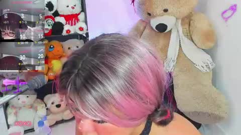 Snapshot of lizz_tender chatting on June 2026 12:20:01 PM Lizz online show from June 2026 12:20:01 PM