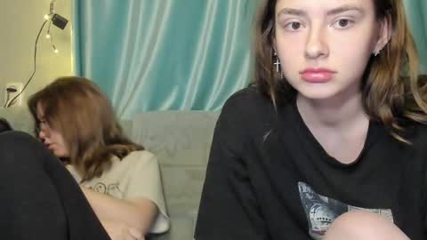 lizzi_muur online show from December 2024 07:57:01 PM