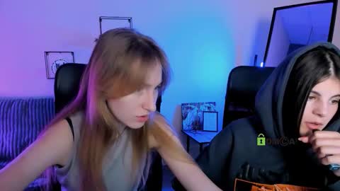 Snapshot of lizzie_boom chatting on October 2025 12:57:02 PM lizzie_boom online show from October 2025 12:57:02 PM