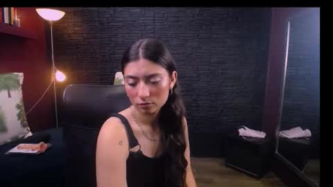 Snapshot of lizzie_collin chatting on October 2025 02:23:02 PM Lizzie online show from October 2025 02:23:02 PM