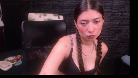 Snapshot of lizzie_collin chatting on October 2025 12:46:01 PM Lizzie online show from October 2025 12:46:01 PM