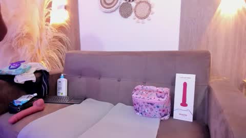 lizzie_williamss online show from November 2025 03:21:02 AM