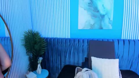 Lizzie Evan online show from October 2025 11:42:02 AM